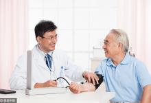 媒體:有專家掛號費漲至千元 不是壞消息