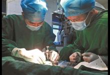 27歲男子成功移植豬眼角膜 醫院稱患者可能有排斥反應