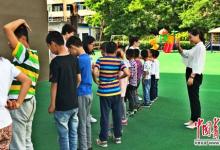 女子辦自閉癥學校遭質疑 父母曾認為其“走火入魔”