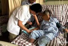 手被明蝦刺破引發(fā)膿毒血癥，醫(yī)生提醒接觸海鮮受傷應(yīng)及時(shí)消毒