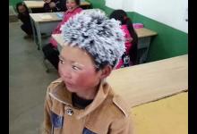 云南昭通“冰花”男孩冒冰霜上學造型走紅，網(wǎng)友：好心疼