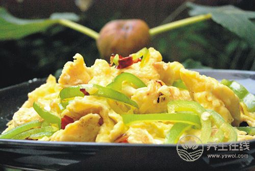 網紅直播吞近百顆雞蛋，太嚇人