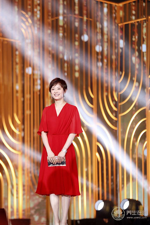 孫儷摘＂年度卓越品質之星” 丁黑趣催養生少奶奶開工