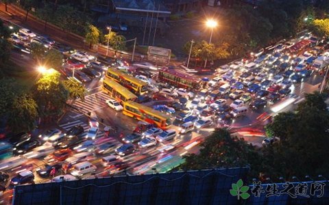 救護車高速被堵 車禍中如何自救 救護車高速被堵 車禍中如何自救