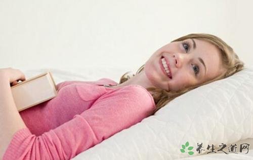 男孩牽手失明母親 生活中該如何保護(hù)眼睛 男孩牽手失明母親 生活中該如何保護(hù)眼睛