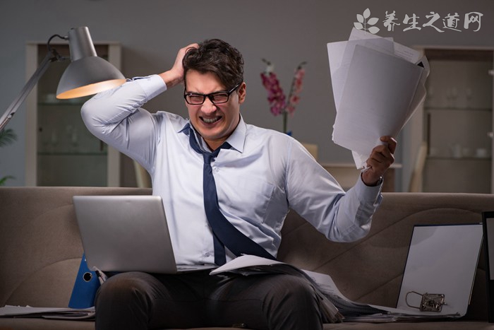 二胎爸爸加班猝死 熬夜加班的危害有哪些 二胎爸爸加班猝死 熬夜加班的危害有哪些