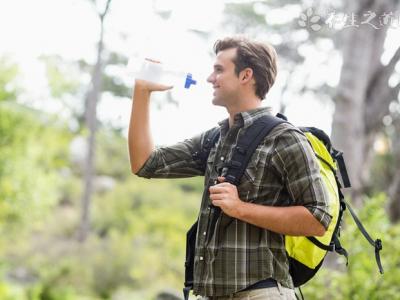 自來(lái)水變綠湯 多喝水的好處有哪些