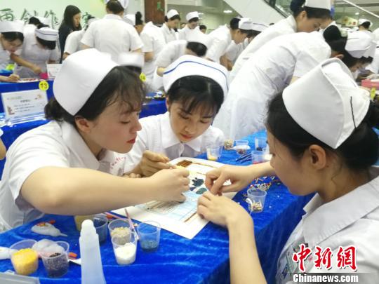 廣西一醫院護士用中藥葉作畫 展示無窮創意