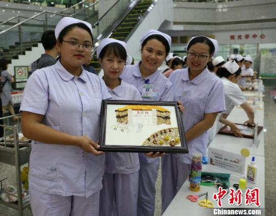 廣西一醫院護士用中藥葉作畫 展示無窮創意