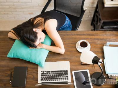 午睡黨“福音”:午間小歇片刻,降低疾病風險