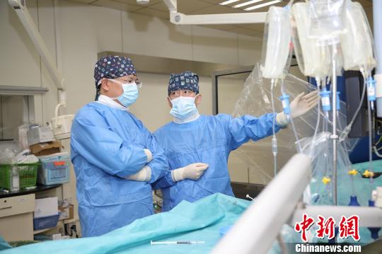 上海專家逆行開通“隧道”造福腦血管病患者