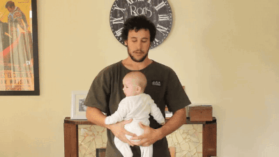 石家莊港大婦產(chǎn)醫(yī)院：正確的抱娃姿勢都在這里，小港手把手教你！