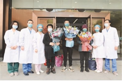 “患者治愈出院,我們更有信心了!”-易網<a href=http://www.jsjjzhkt.cn/ target=_blank class=infotextkey>健康養生</a>網 “患者治愈出院,我們更有信心了!”