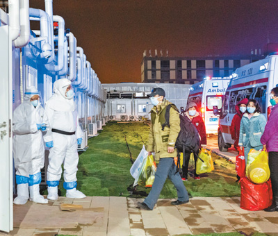 武漢雷神山醫院收治首批患者