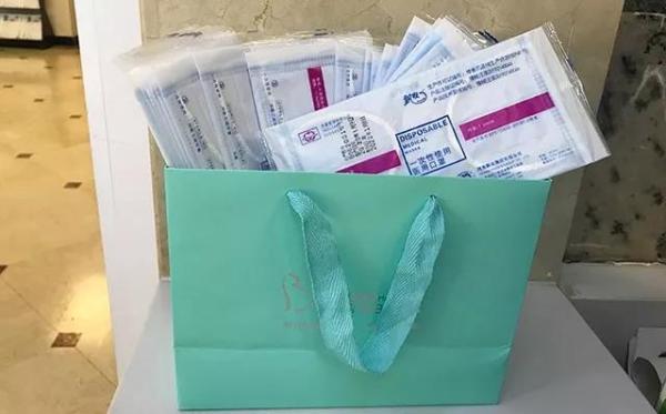 唐山寶島婦兒醫(yī)院捐贈(zèng)口罩,助力媒體工作者-易網(wǎng)健康<a href=http://www.jsjjzhkt.cn/jkys/ target=_blank class=infotextkey>養(yǎng)生</a>網(wǎng) 唐山寶島婦兒醫(yī)院捐贈(zèng)口罩,助力媒體工作者