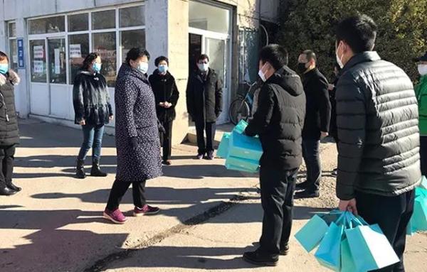 唐山寶島婦兒醫(yī)院捐贈(zèng)口罩,助力媒體工作者-易網(wǎng)健康養(yǎng)生網(wǎng) 唐山寶島婦兒醫(yī)院捐贈(zèng)口罩,助力媒體工作者