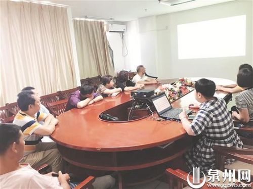 泉州:起底黑護工!持證護理員一天要價200元 只是看你一眼-易網健康<a href=http://www.jsjjzhkt.cn/jkys/ target=_blank class=infotextkey>養生</a>網 泉州:起底黑護工!持證護理員一天要價200元 只是看你一眼