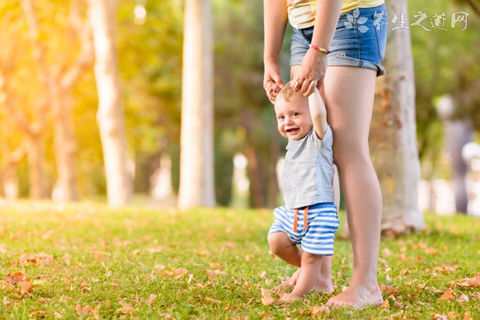 男孩扒車底8小時 父母離異對孩子的影響