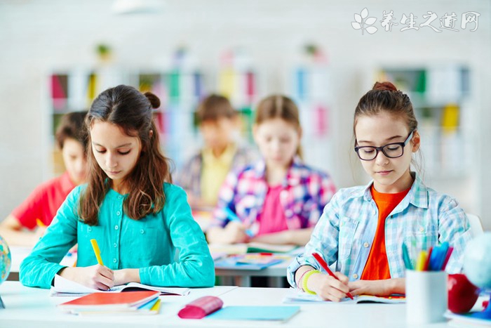 暑假要做的卷子重4斤 學(xué)生怎樣減壓最好