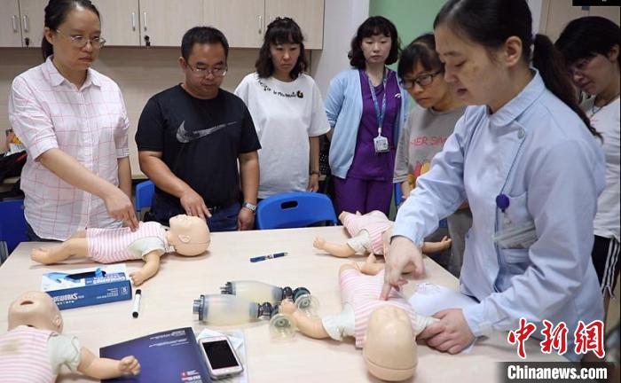 40名中西部地區兒科醫護上海“一對一”入科室跟班進修