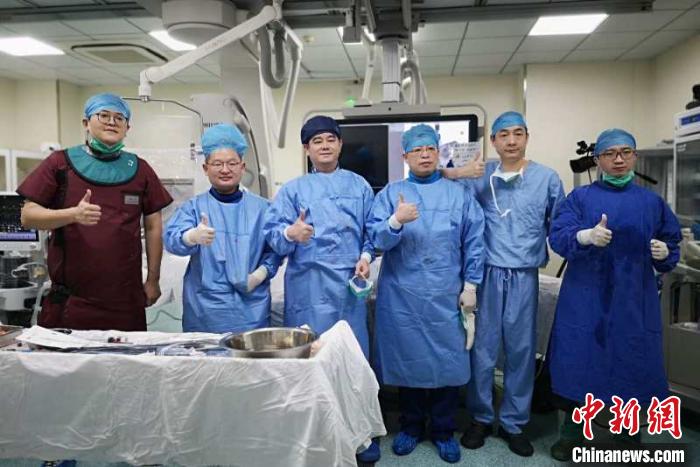 老人天生“翻轉(zhuǎn)”心臟 多病垂危  專家一站式手術(shù)為找回“心寬氣順”