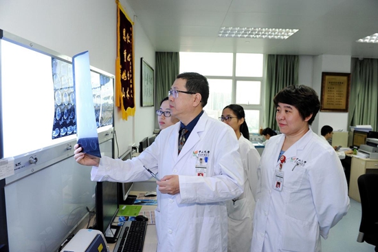 馬駿:推廣鼻咽癌腫瘤規范化診療實現早診斷早治療-易網健康<a href=http://www.jsjjzhkt.cn/jkys/ target=_blank class=infotextkey>養生</a>網 馬駿:推廣鼻咽癌腫瘤規范化診療實現早診斷早治療