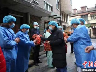 醫(yī)院“閉環(huán)管理”隔離不隔愛  ICU開啟“云探視”架起溝通橋梁