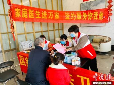浙江蓮都家庭醫生春節上門服務 民眾有“醫”靠