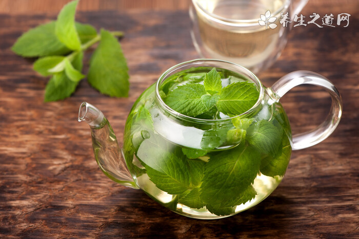 女生辭職回鄉(xiāng)當(dāng)茶農(nóng)為村里增收 喝茶有什么好處-易網(wǎng)健康<a href=http://www.jsjjzhkt.cn/jkys/ target=_blank class=infotextkey>養(yǎng)生</a>網(wǎng) 女生辭職回鄉(xiāng)當(dāng)茶農(nóng)為村里增收 喝茶有什么好處