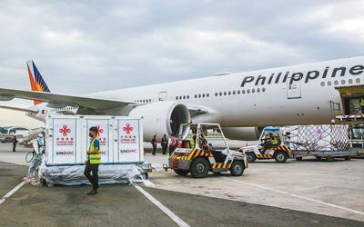 中國疫苗助力全球抗疫(患難見真情共同抗疫情)