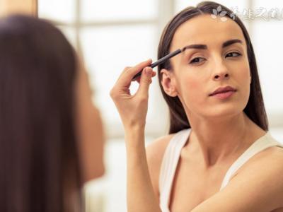 女子紋風(fēng)水眉被紋成兩把大刀 紋眉對身體有什么危害