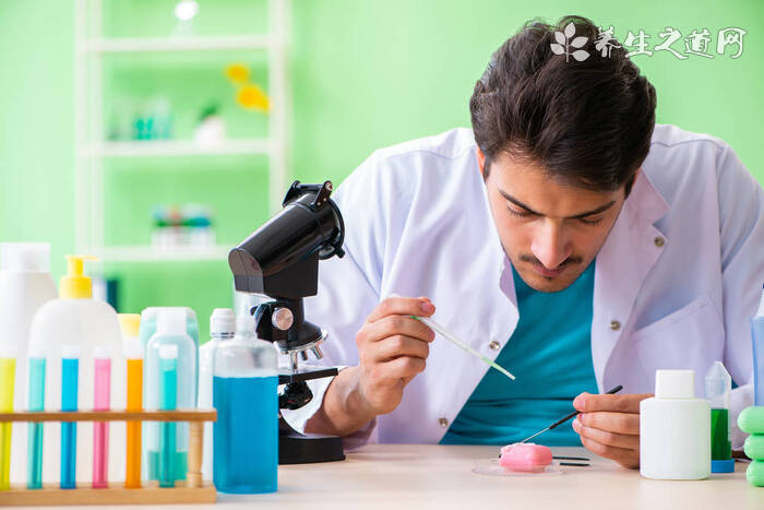 科學家用一輩子為枇杷改名 枇杷果生吃能治咳嗽嗎-易網(wǎng)健康<a href=http://www.jsjjzhkt.cn/jkys/ target=_blank class=infotextkey>養(yǎng)生</a>網(wǎng) 科學家用一輩子為枇杷改名 枇杷果生吃能治咳嗽嗎