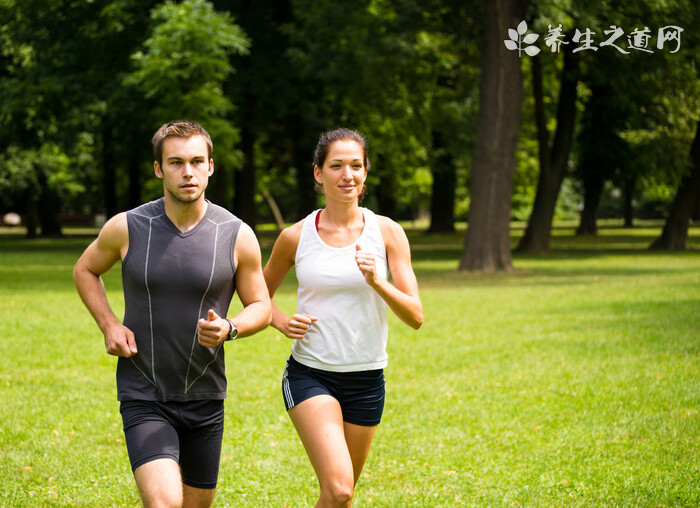 骨科醫(yī)生跑全馬一路治療4人 如何避免跑步受傷-易網(wǎng)<a href=http://www.jsjjzhkt.cn/ target=_blank class=infotextkey>健康養(yǎng)生</a>網(wǎng) 骨科醫(yī)生跑全馬一路治療4人 如何避免跑步受傷