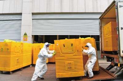 醫(yī)療廢物處置人員:抗疫“幕后英雄”-易網(wǎng)健康<a href=http://www.jsjjzhkt.cn/jkys/ target=_blank class=infotextkey>養(yǎng)生</a>網(wǎng) 醫(yī)療廢物處置人員:抗疫“幕后英雄”