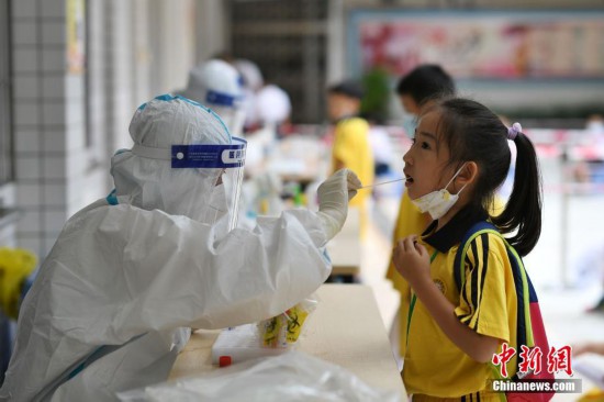 廣州中小學開展開學入校前全員核酸檢測-易網健康<a href=http://www.jsjjzhkt.cn/jkys/ target=_blank class=infotextkey>養生</a>網 廣州中小學開展開學入校前全員核酸檢測