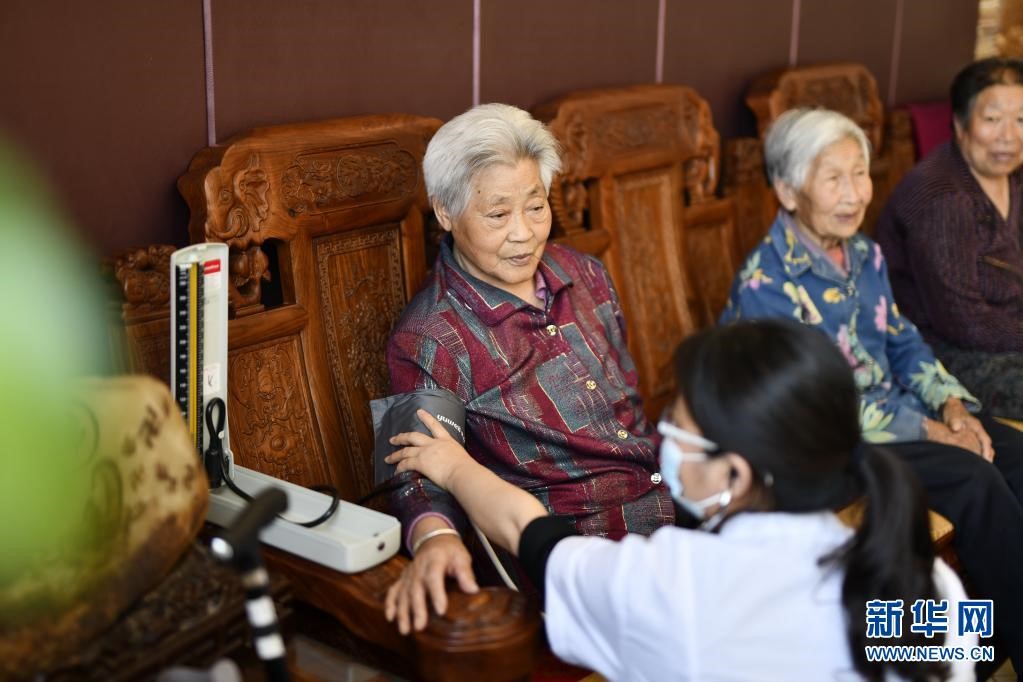 養老不離“家”打通居家養老服務的“最后一公里”-易網健康<a href=http://www.jsjjzhkt.cn/jkys/ target=_blank class=infotextkey>養生</a>網 養老不離“家”打通居家養老服務的“最后一公里”