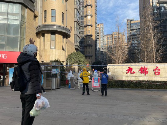 戰(zhàn)“疫”中的西安:這些寒冬里的溫暖剪影給人力量-易網(wǎng)健康<a href=http://www.jsjjzhkt.cn/jkys/ target=_blank class=infotextkey>養(yǎng)生</a>網(wǎng) 戰(zhàn)“疫”中的西安:這些寒冬里的溫暖剪影給人力量