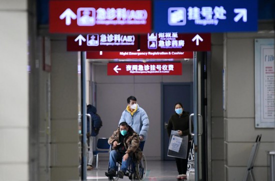 堅持人民至上,疫情下就醫有制度也有溫度-易網<a href=http://www.jsjjzhkt.cn/ target=_blank class=infotextkey>健康養生</a>網 堅持人民至上,疫情下就醫有制度也有溫度