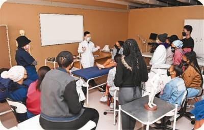 海外中醫(yī)師：不遺余力傳播中醫(yī)文化（僑界關注）