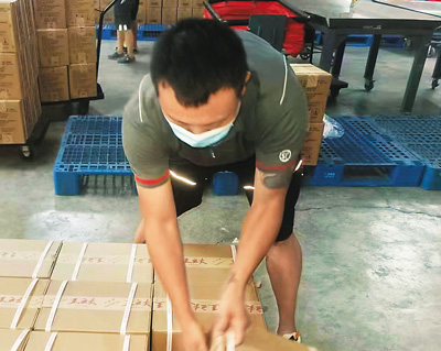 聽!快遞小哥講述抗疫故事-易網健康養生網 聽!快遞小哥講述抗疫故事