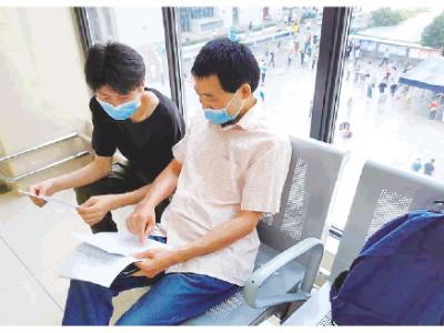 老人獨自就醫不便？可找“陪診師”相助