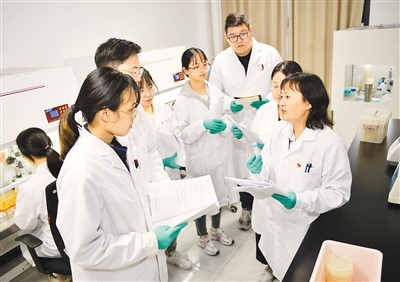 探索延緩衰老保障人民健康-易網健康<a href=http://www.jsjjzhkt.cn/jkys/ target=_blank class=infotextkey>養生</a>網 探索延緩衰老保障人民健康