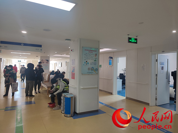 探訪北京市部分社區醫院:綠色通道保障藥品供應充足-易網<a href=http://www.jsjjzhkt.cn/ target=_blank class=infotextkey>健康養生</a>網 探訪北京市部分社區醫院:綠色通道保障藥品供應充足