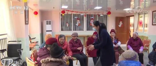 養(yǎng)老機(jī)構(gòu)醫(yī)護(hù)人員筑牢安全屏障守護(hù)老年群體健康-易網(wǎng)健康養(yǎng)生網(wǎng) 養(yǎng)老機(jī)構(gòu)醫(yī)護(hù)人員筑牢安全屏障守護(hù)老年群體健康