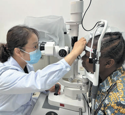 為增進世界人民健康福祉作出貢獻(中國援外醫療隊派遣60周年)-易網<a href=http://www.jsjjzhkt.cn/ target=_blank class=infotextkey>健康養生</a>網 為增進世界人民健康福祉作出貢獻(中國援外醫療隊派遣60周年)