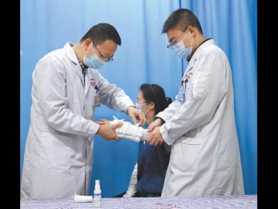 用好醫保基金  減輕就醫負擔（人民眼·深化醫保支付方式改革）