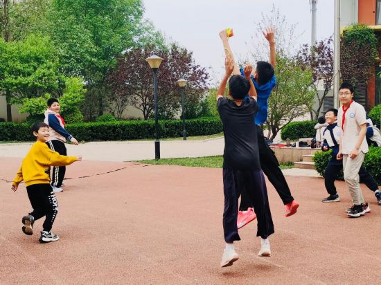 中小學生每天在校運動時間如何達到2小時?——來自河北多地校園的走訪觀察-易網(wǎng)<a href=http://www.jsjjzhkt.cn/ target=_blank class=infotextkey>健康養(yǎng)生</a>網(wǎng) 中小學生每天在校運動時間如何達到2小時?——來自河北多地校園的走訪觀察