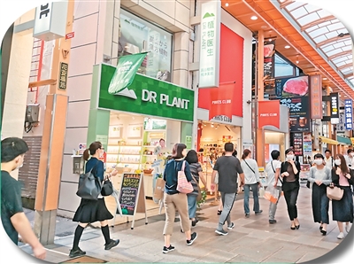 國貨美妝“出海” 扮靚“顏值經濟”