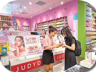 國貨美妝“出海” 扮靚“顏值經濟”