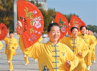 天氣轉(zhuǎn)寒,老年人該如何養(yǎng)生防病?(健康驛站)